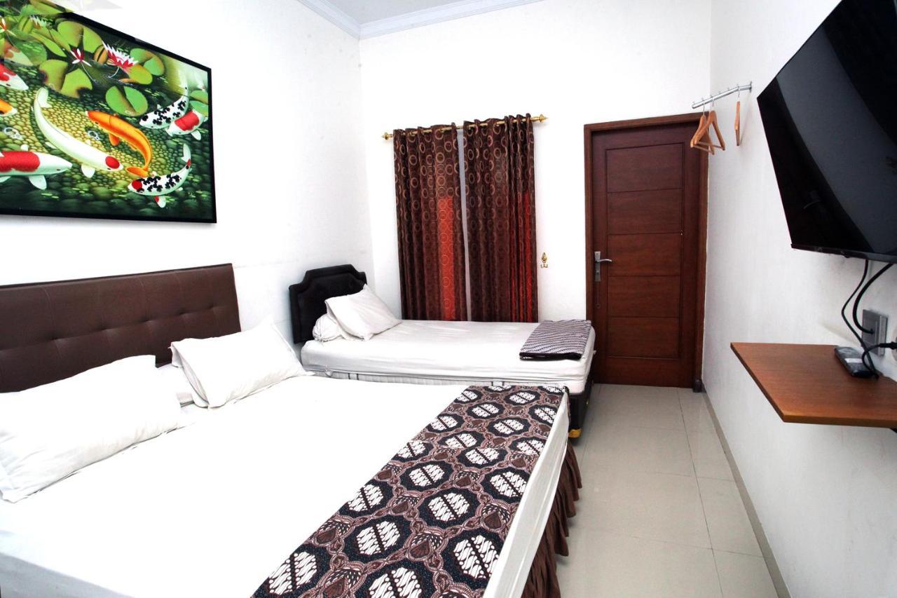 Andelis Homestay Yogyakarta Exterior photo