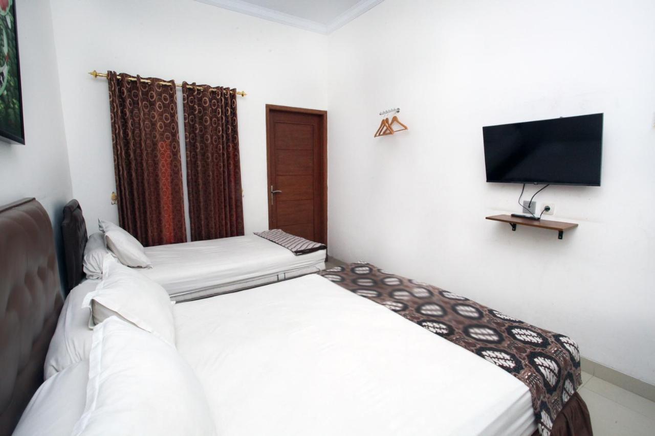 Andelis Homestay Yogyakarta Exterior photo