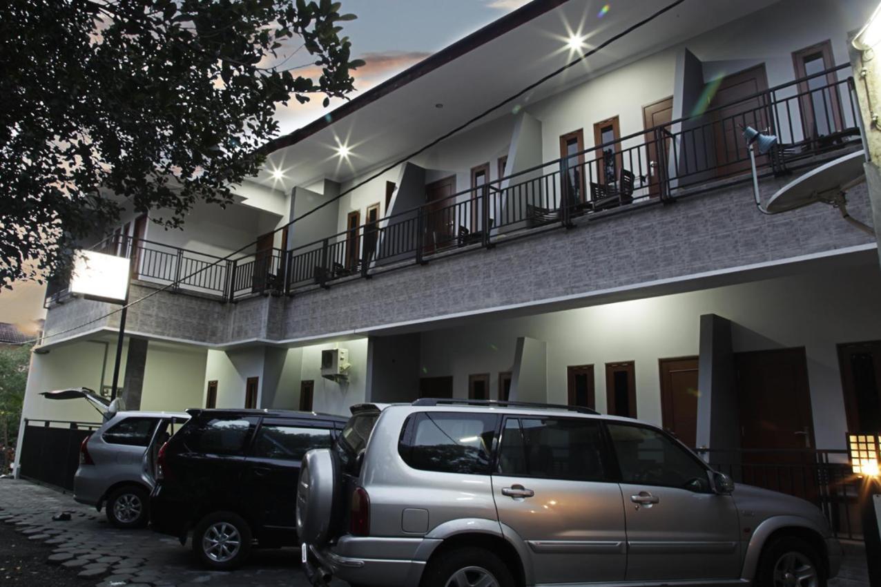 Andelis Homestay Yogyakarta Exterior photo